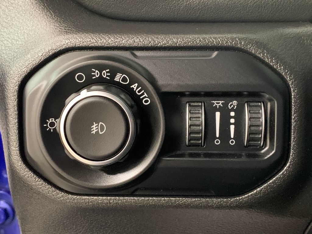 Used 2020 Jeep Wrangler Unlimited Sahara AWD/4WD image 23