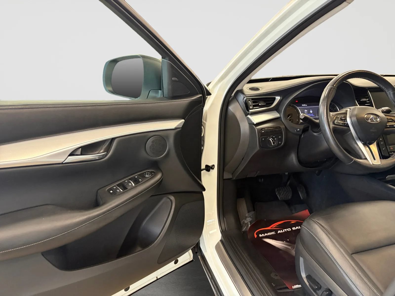 Used 2019 INFINITI QX50 Luxe w/ Navigation Package AWD/4WD image 11
