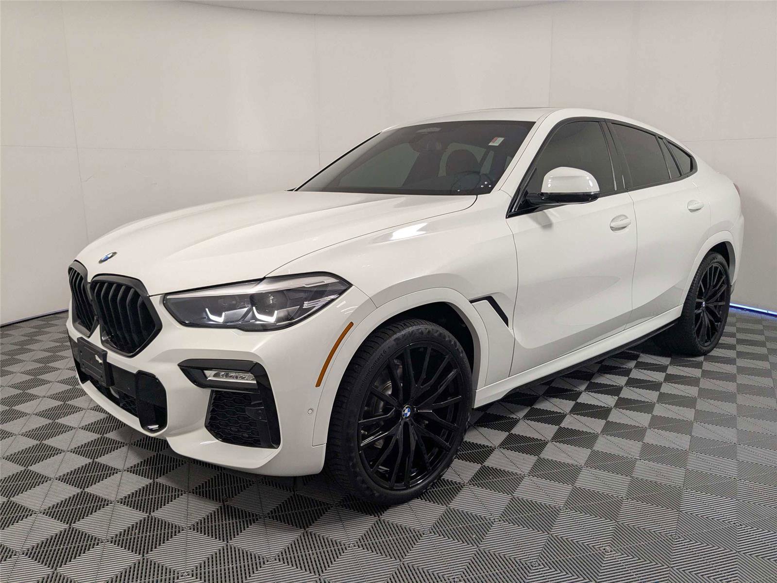 Used 2020 BMW X6 sDrive40i w/ M Sport Package image 2