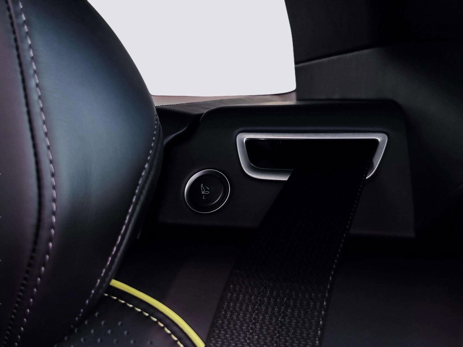 New 2026 Aston Martin DBX S image 46