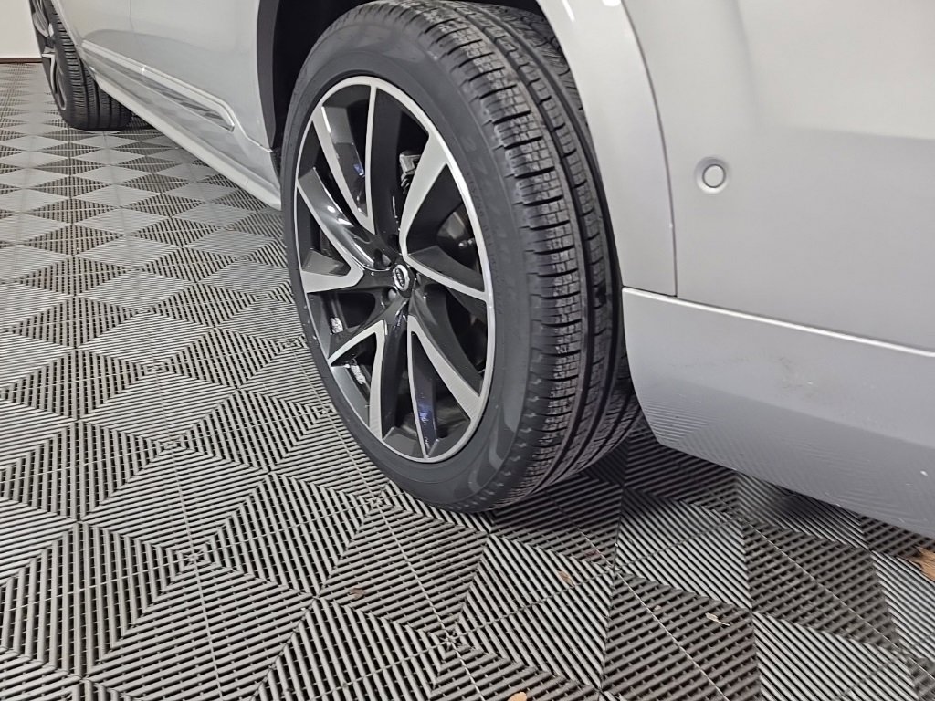 Certified 2024 Volvo XC90 B6 Plus w/ Protection Package Premier image 13