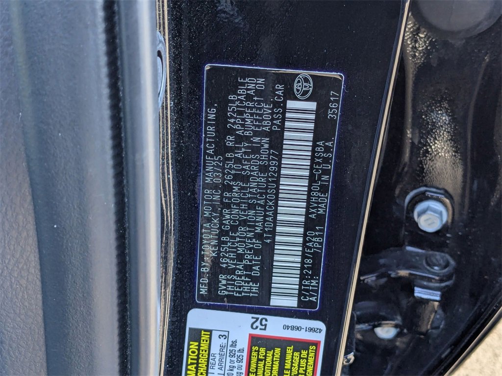 Used 2025 Toyota Camry SE image 39