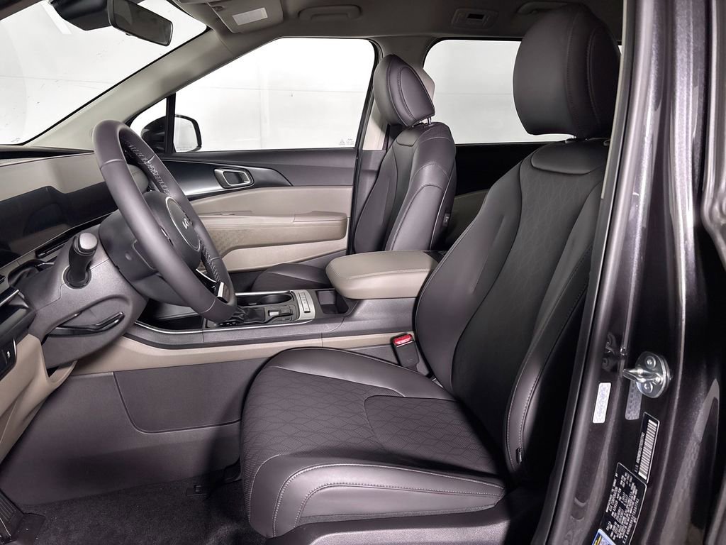 New 2026 Kia Carnival FWD image 11