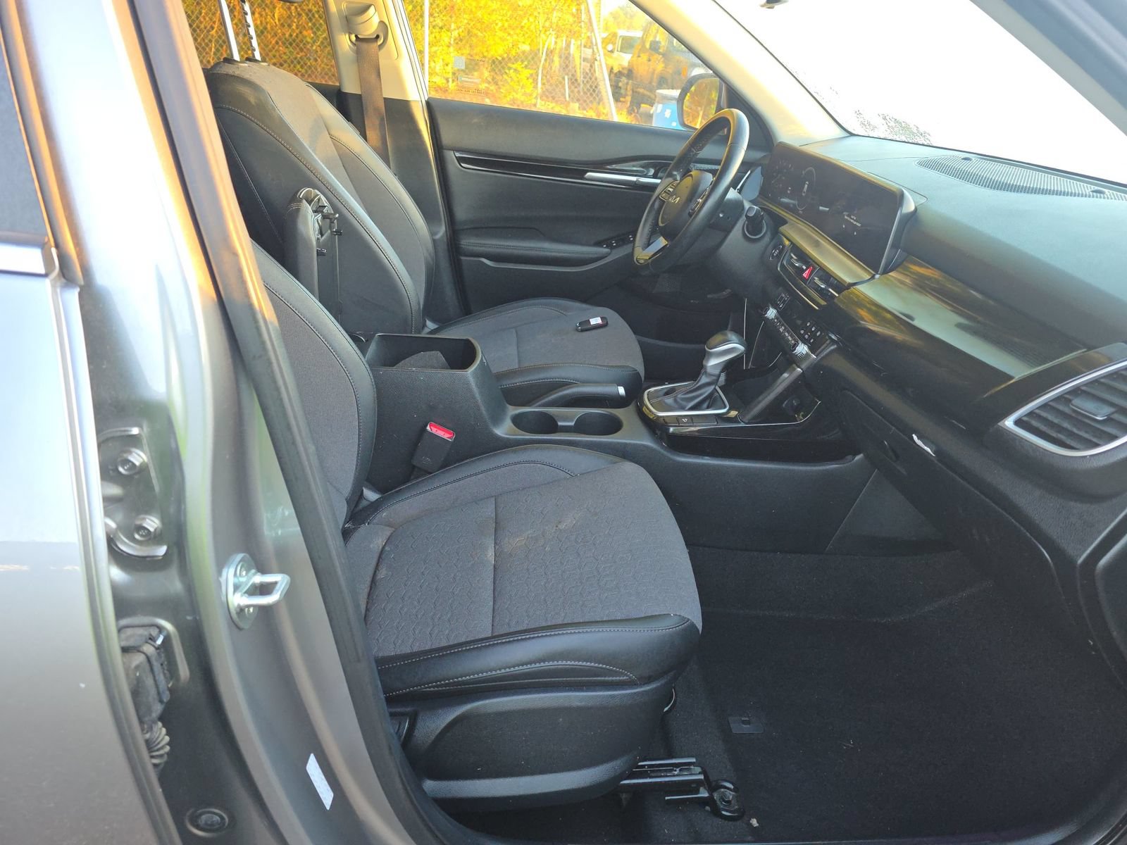Used 2024 Kia Seltos S FWD image 7