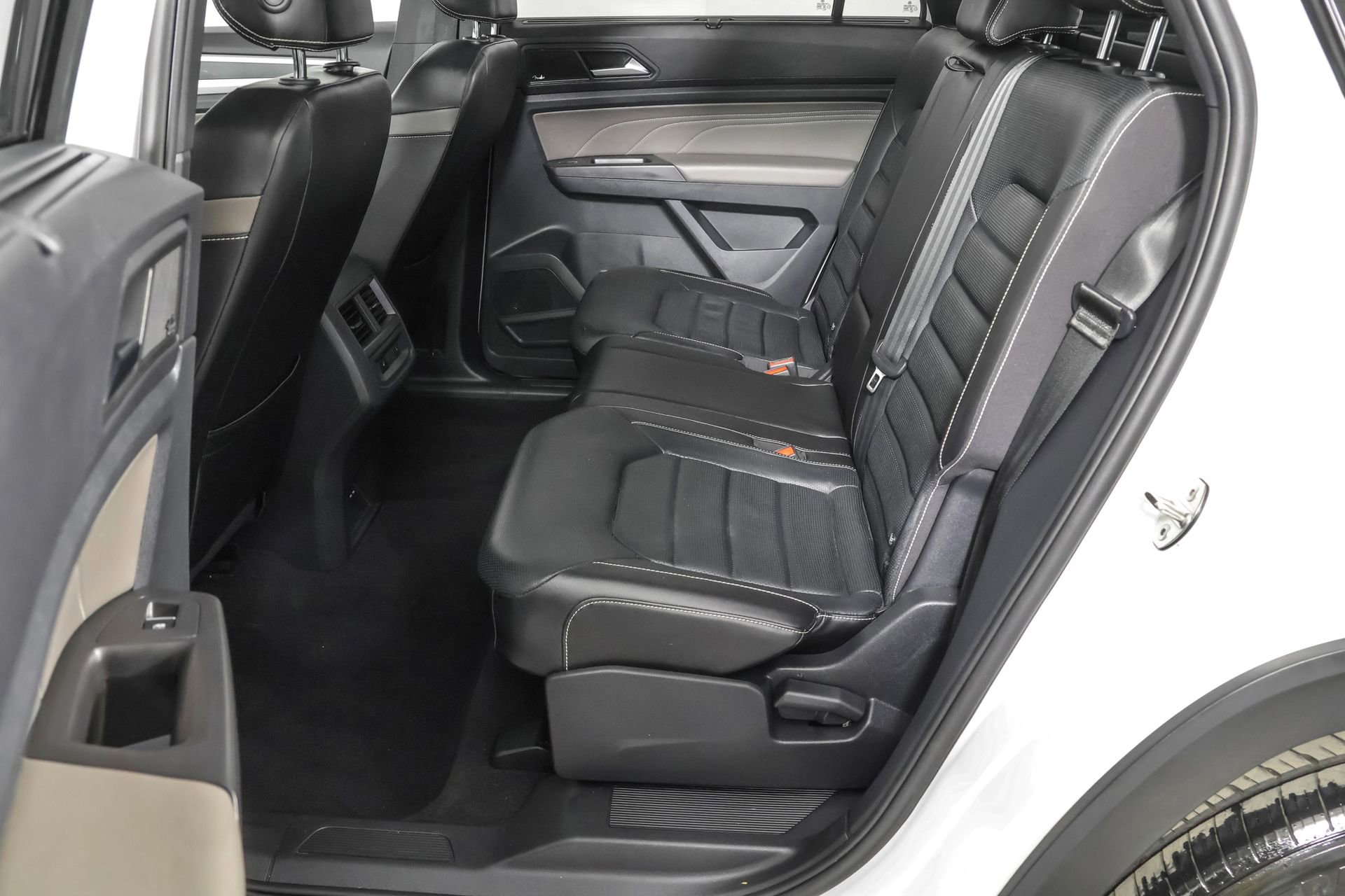 Used 2022 Volkswagen Atlas Cross Sport SEL Premium R-Line image 36