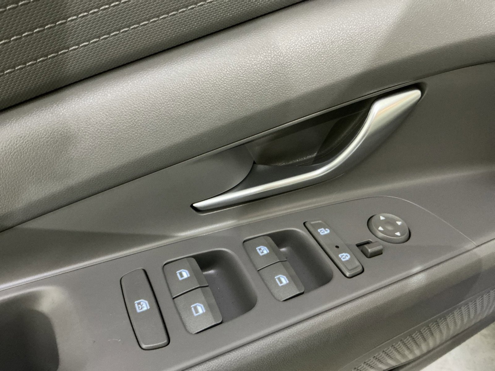 Used 2023 Hyundai Elantra SEL image 23