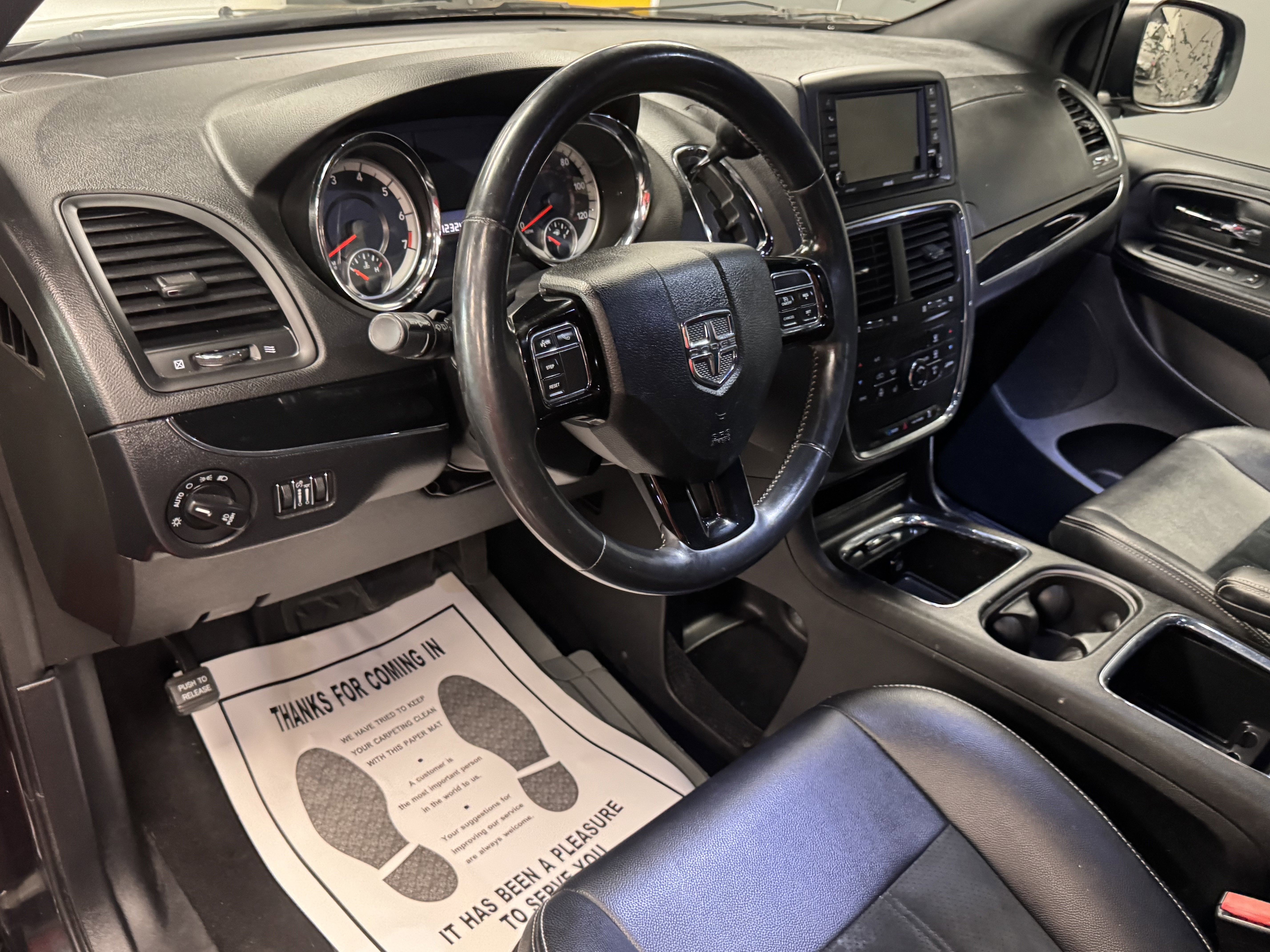 Used 2018 Dodge Grand Caravan SXT w/ Driver Convenience Group image 10