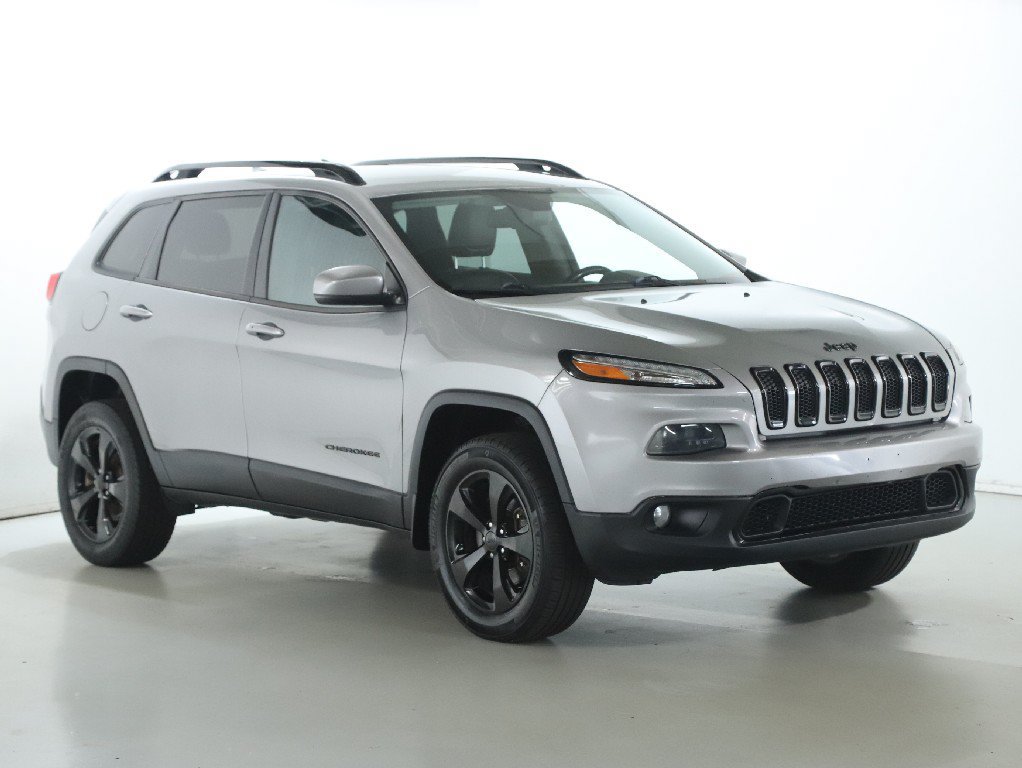 Used 2016 Jeep Cherokee High Altitude w/ Luxury Group AWD/4WD image 9
