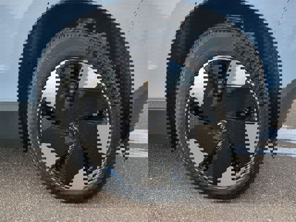 New 2025 Volvo EX30 Plus w/ Climate Package image 6