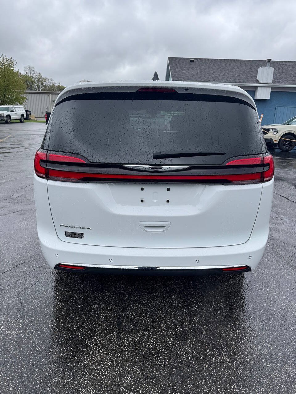 Used 2025 Chrysler Pacifica Select FWD image 9