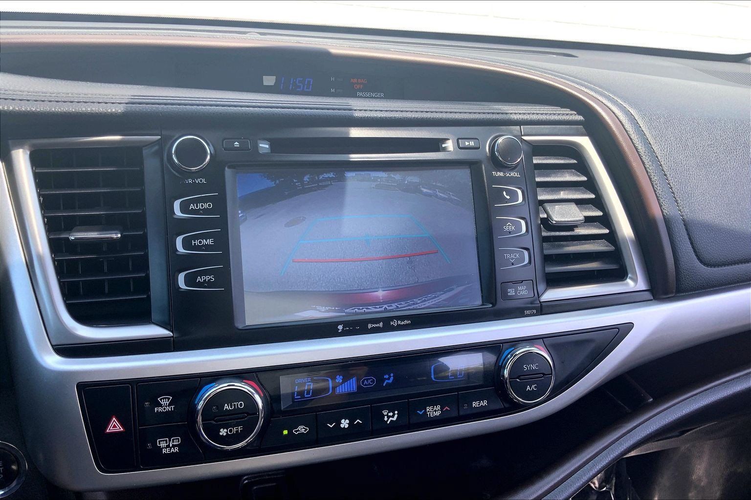Used 2018 Toyota Highlander XLE AWD/4WD image 26