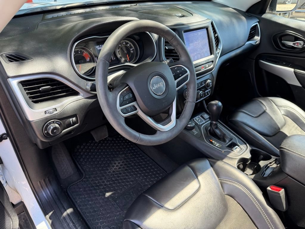 Used 2022 Jeep Cherokee Latitude w/ Sun & Sound Group AWD/4WD image 16