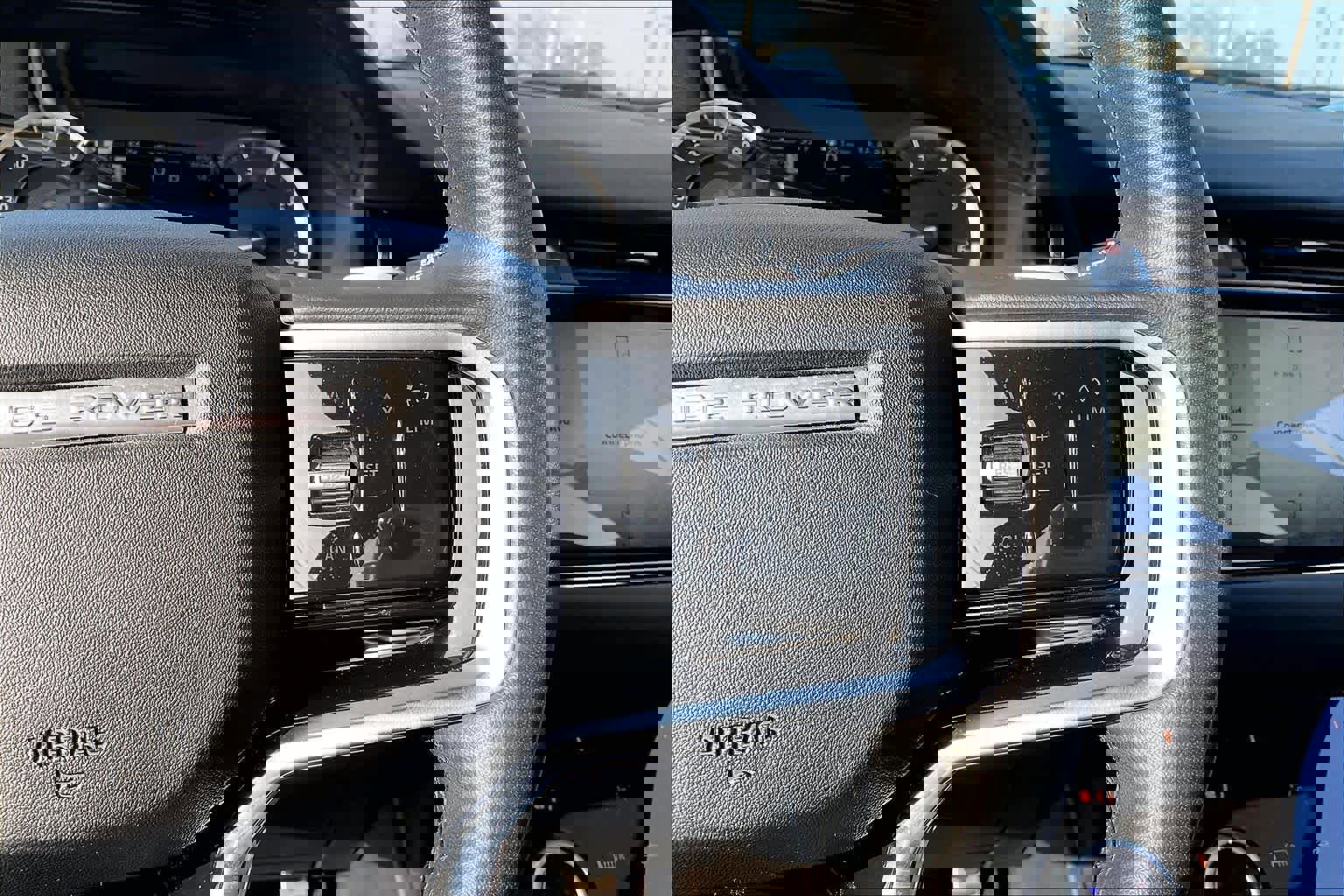 Used 2023 Land Rover Range Rover Evoque R-Dynamic SE image 22