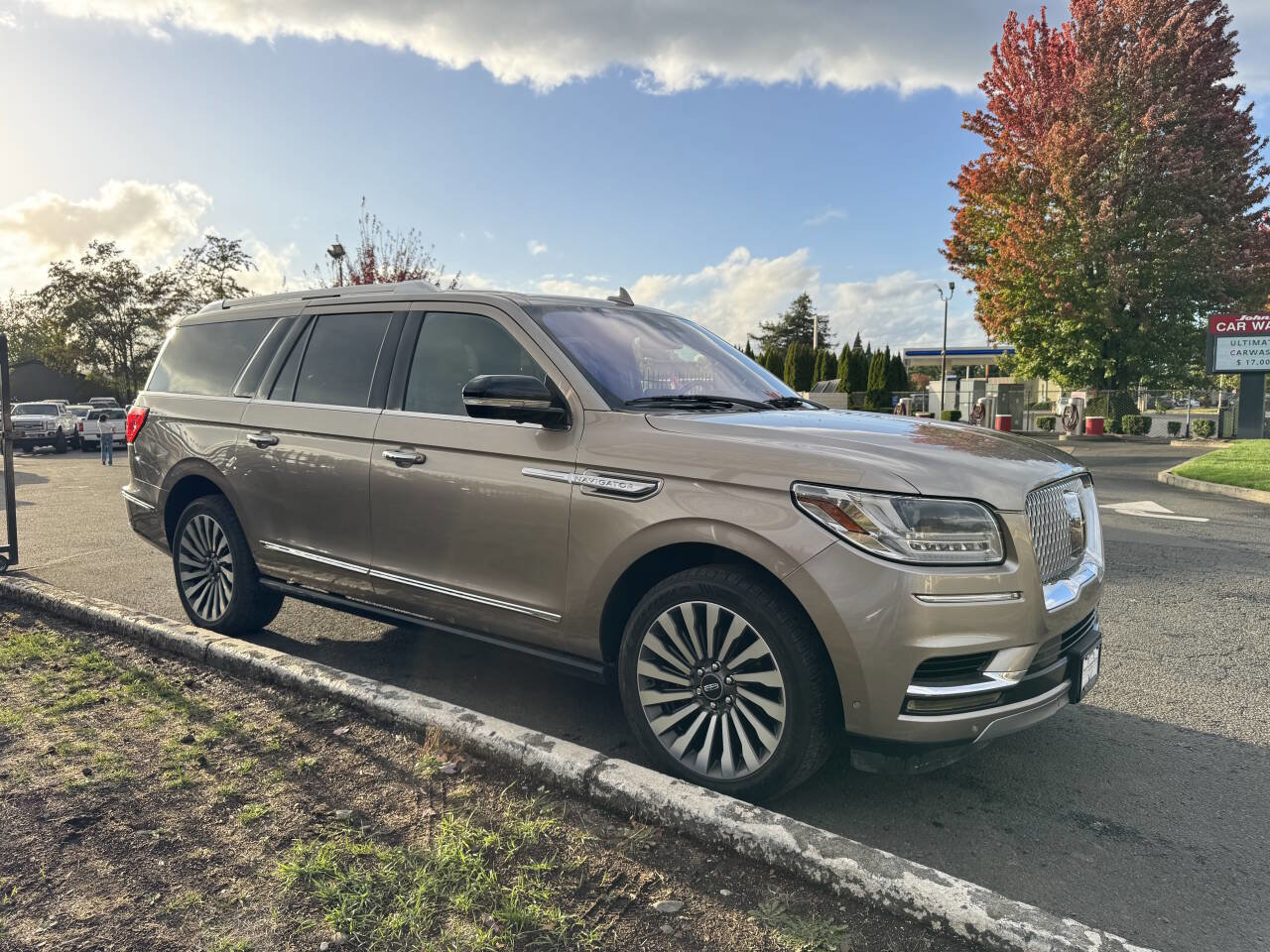 Used 2019 Lincoln Navigator L Reserve image 3