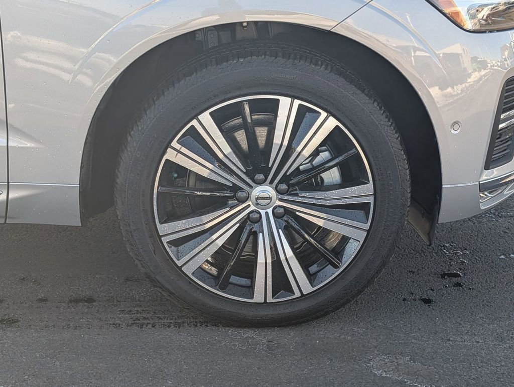 Used 2023 Volvo XC60 B6 Ultimate w/ Climate Package image 15