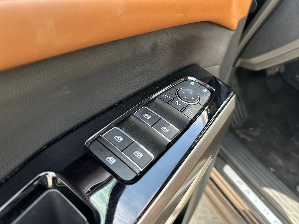 Used 2024 Nissan Pathfinder Platinum FWD image 47
