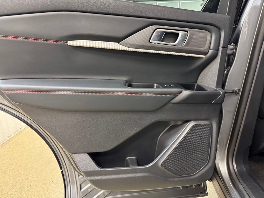 Used 2025 Ford Explorer ST-Line w/ ST-Line Street Pack AWD/4WD image 15