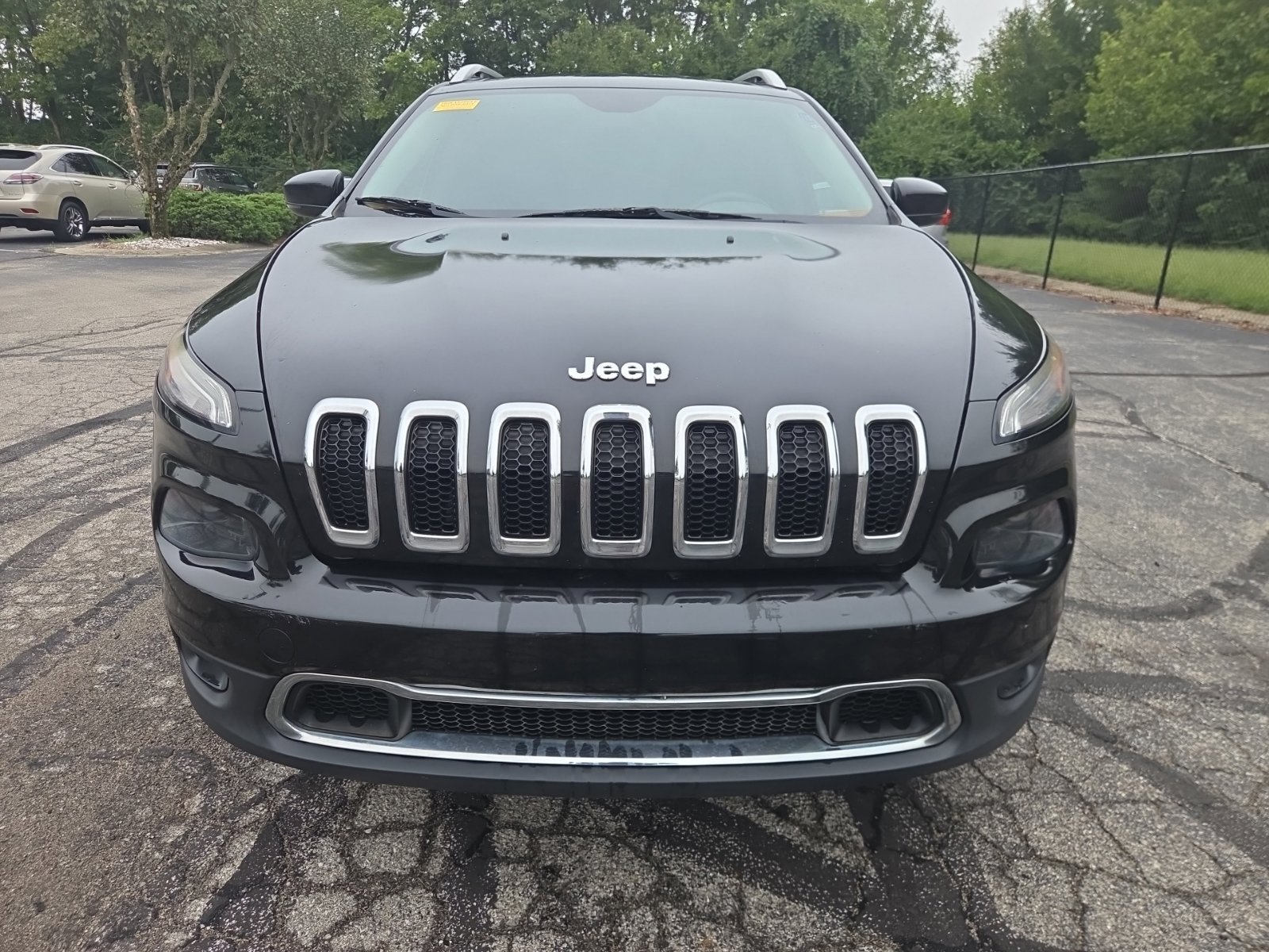 Used 2014 Jeep Cherokee Limited w/ Luxury Group AWD/4WD image 4