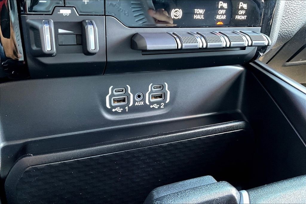 Used 2020 RAM 2500 Laramie w/ Night Edition image 16