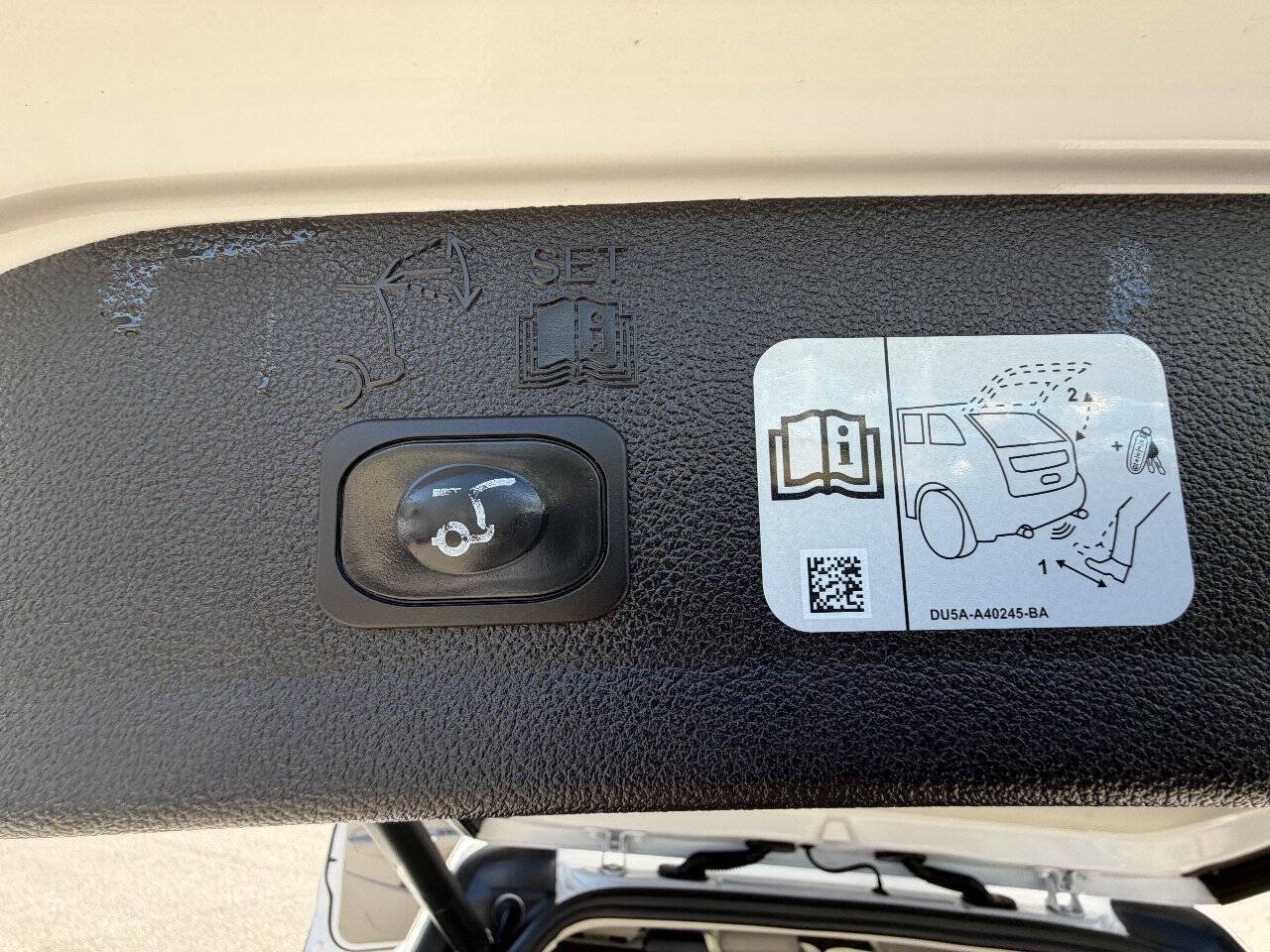 Used 2019 Ford Escape Titanium AWD/4WD image 17