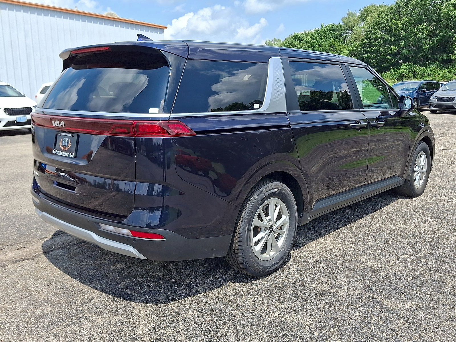 Used 2024 Kia Carnival LX FWD image 25