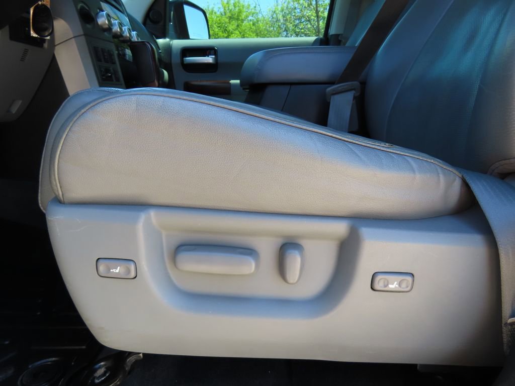 Used 2013 Toyota Sequoia Platinum AWD/4WD image 9