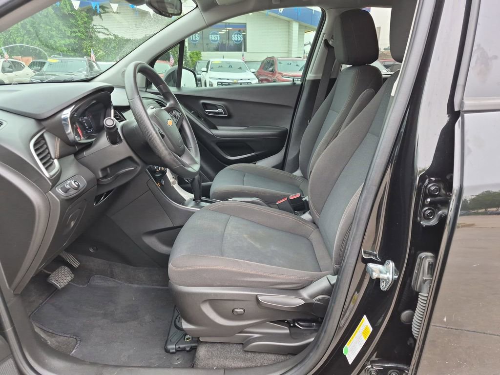 Used 2020 Chevrolet Trax LS w/ Tint and Cruise Package FWD image 11
