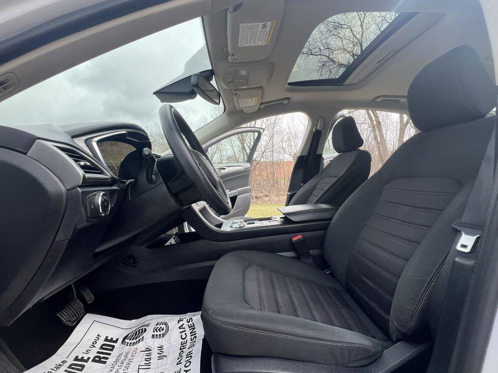 Used 2020 Ford Fusion SE image 10