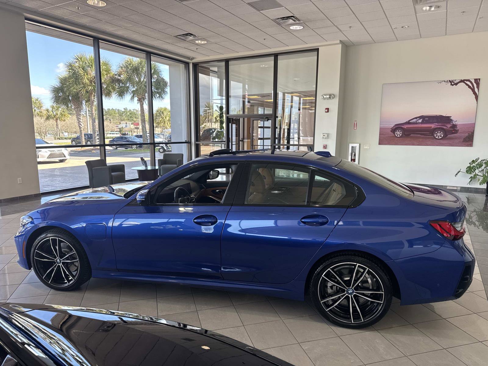 Used 2024 BMW 330e image 4