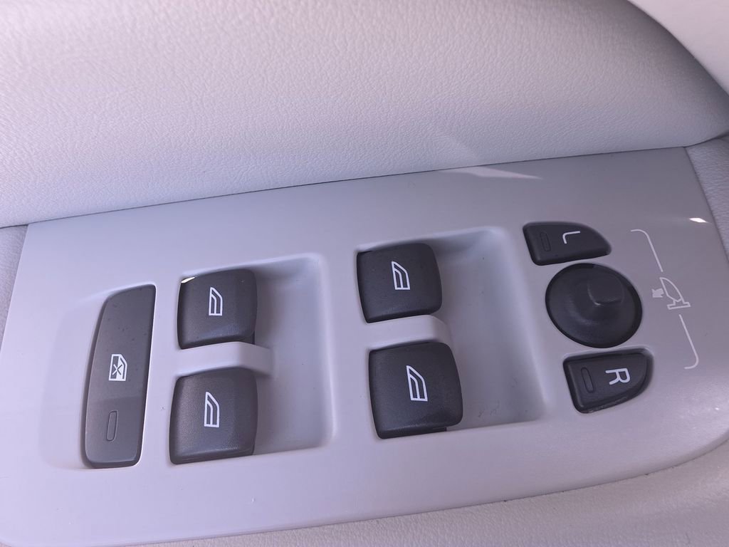 Used 2023 Volvo XC60 B5 Core w/ Climate Package image 30