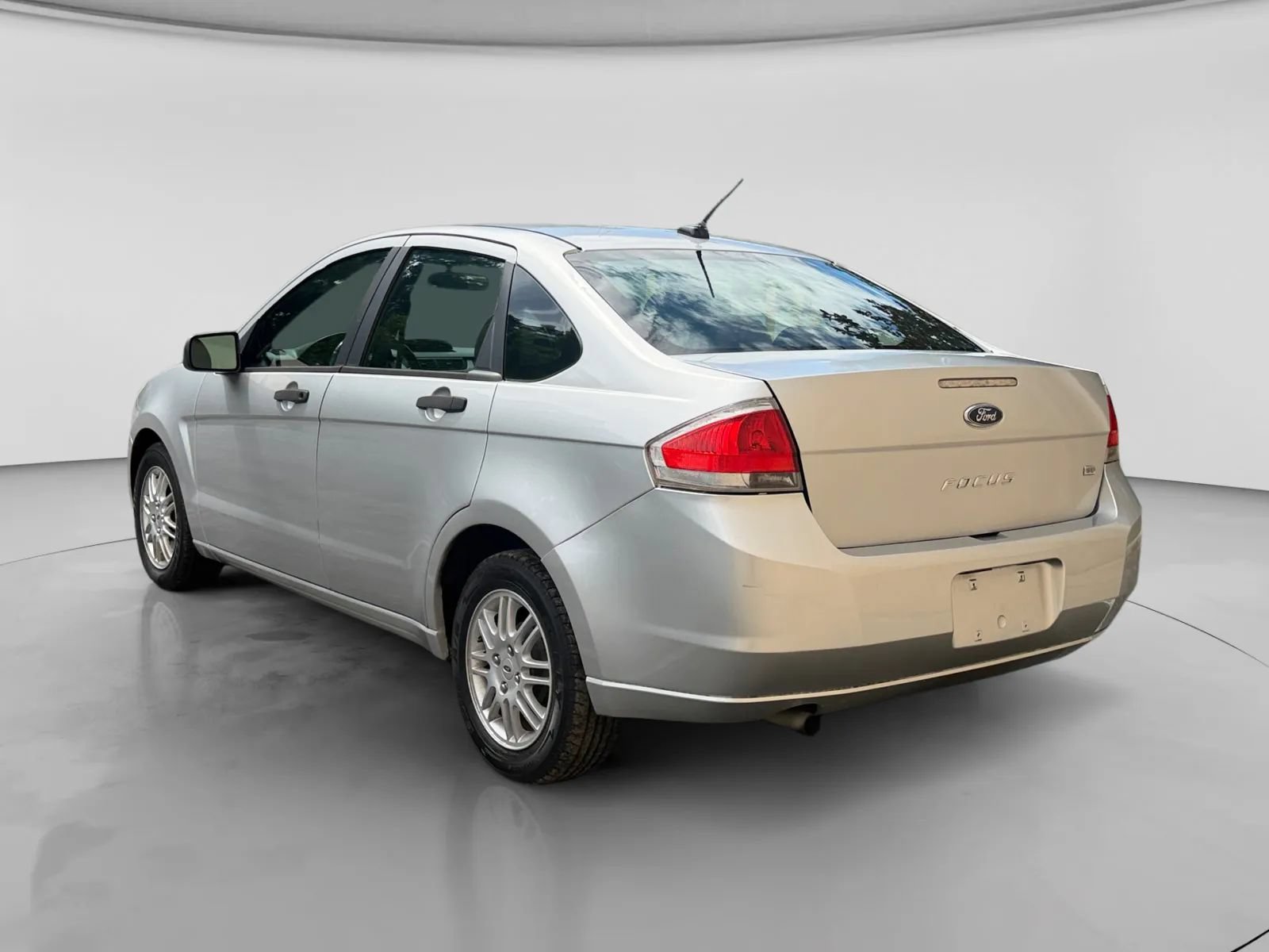 Used 2011 Ford Focus SE FWD image 3