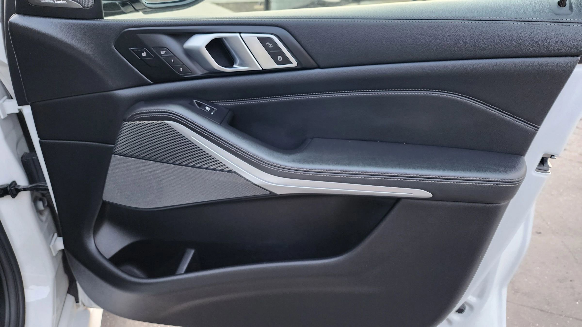 Used 2020 BMW X5 M50i w/ Premium Package image 37