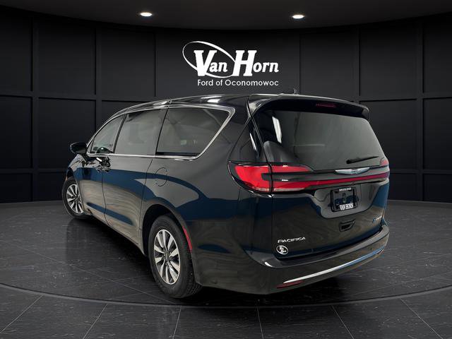 Used 2022 Chrysler Pacifica Touring-L FWD image 5