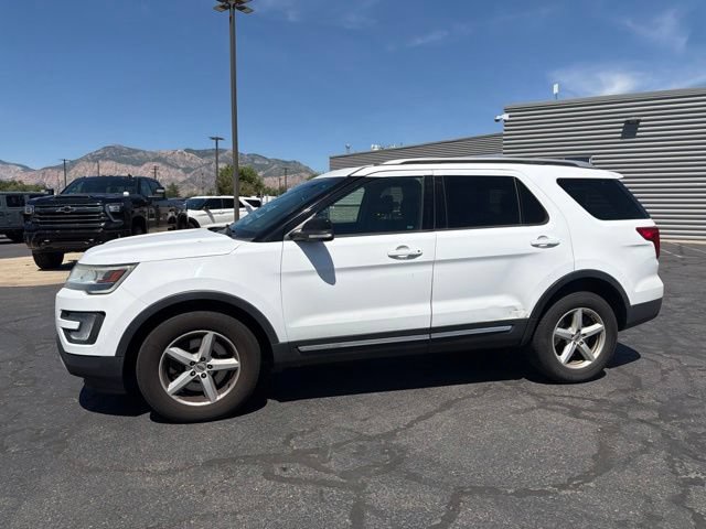 Used 2017 Ford Explorer XLT AWD/4WD image 16