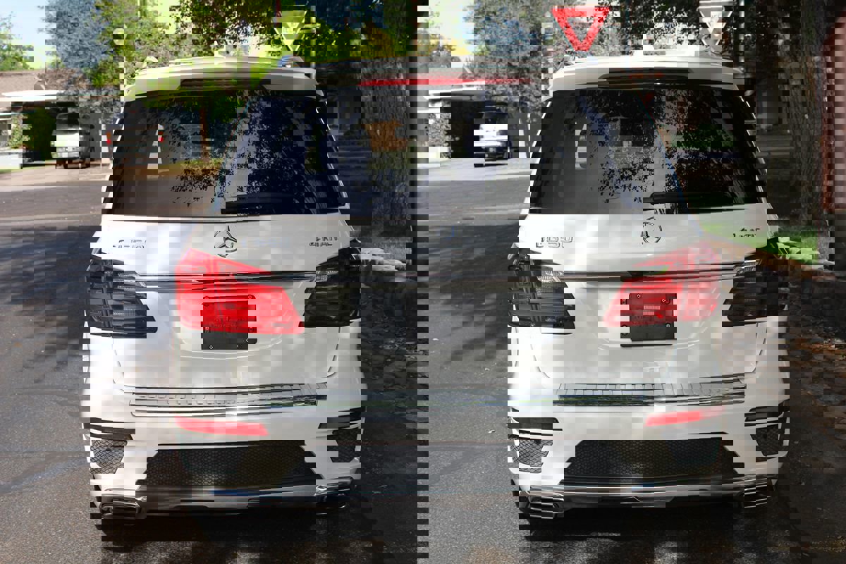 Used 2015 Mercedes-Benz GL 550 4MATIC image 5