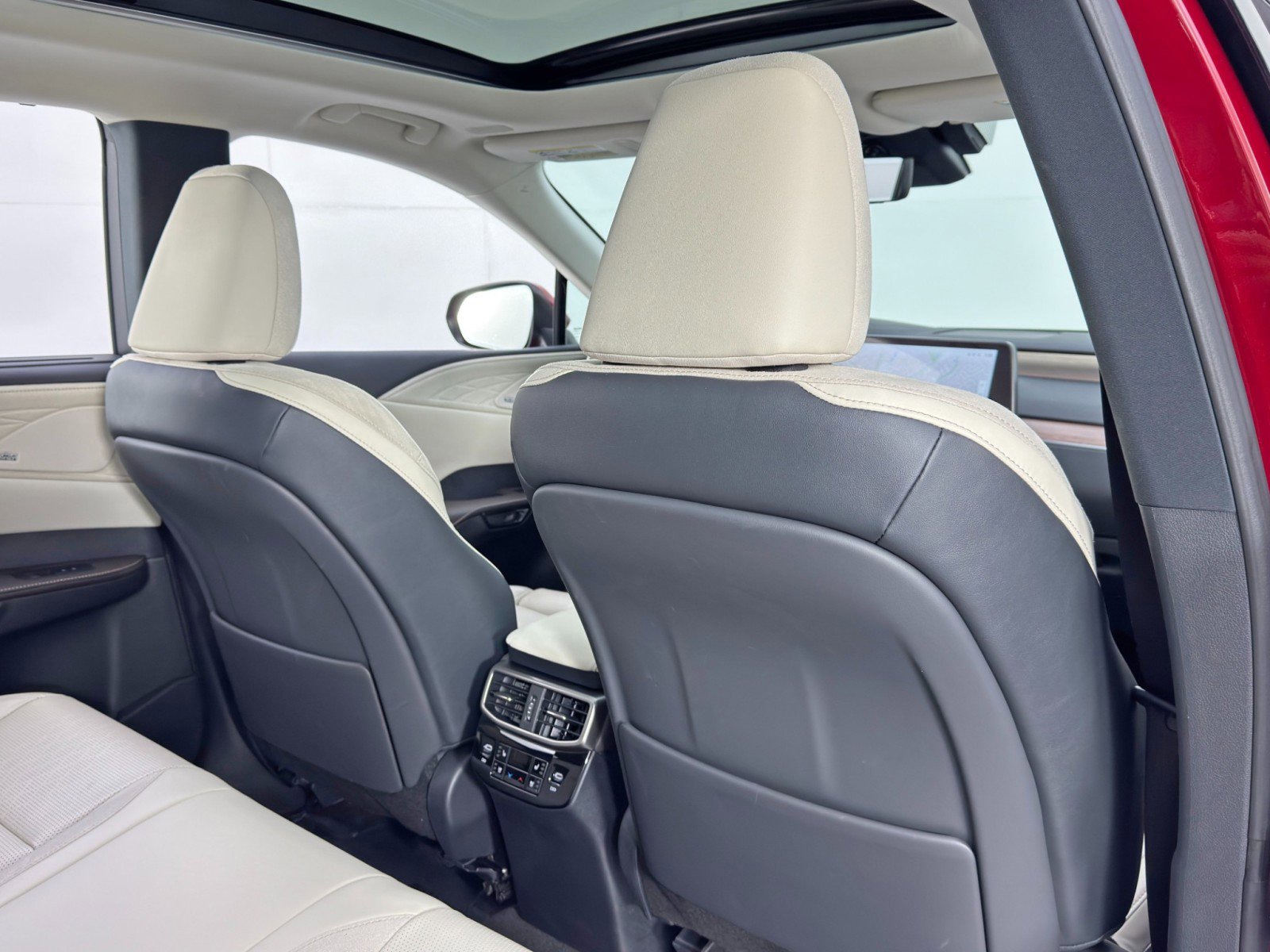 Used 2024 Lexus RX 350 Luxury w/ Convenience Package image 43