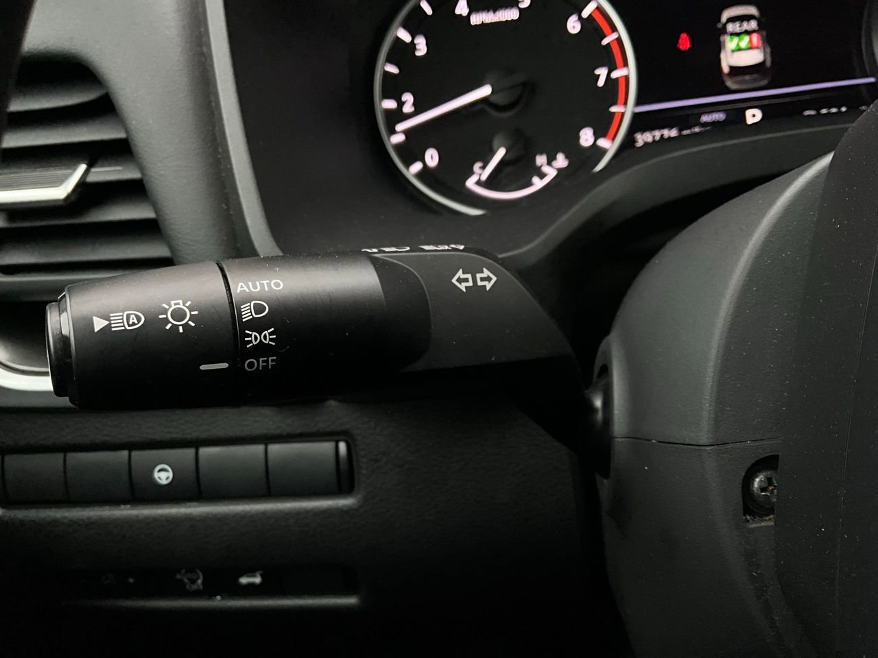 Used 2025 Nissan Rogue SV image 35