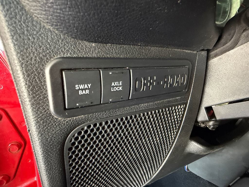 Used 2016 Jeep Wrangler Rubicon w/ Power Convenience Group AWD/4WD image 25