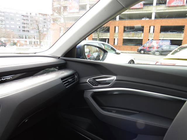 Used 2021 Audi e-tron Premium Plus w/ Premium Plus Package image 14