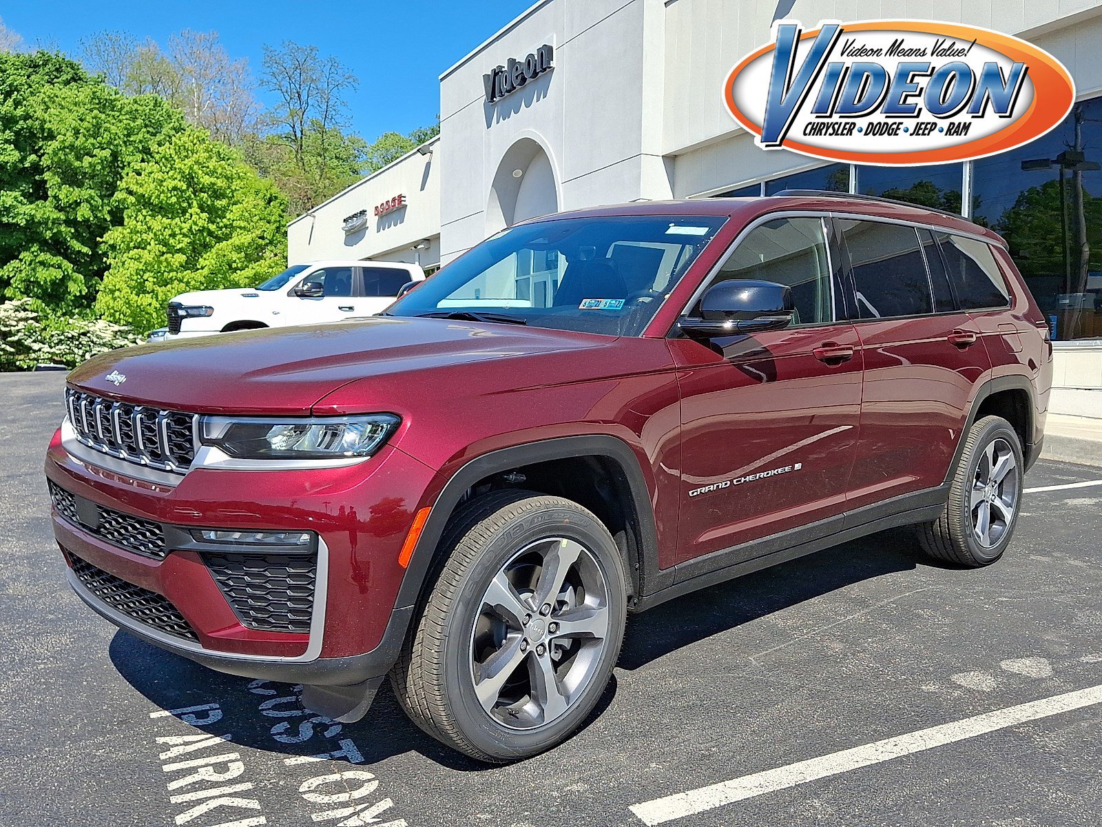 New 2026 Jeep Grand Cherokee L Limited AWD/4WD image 1