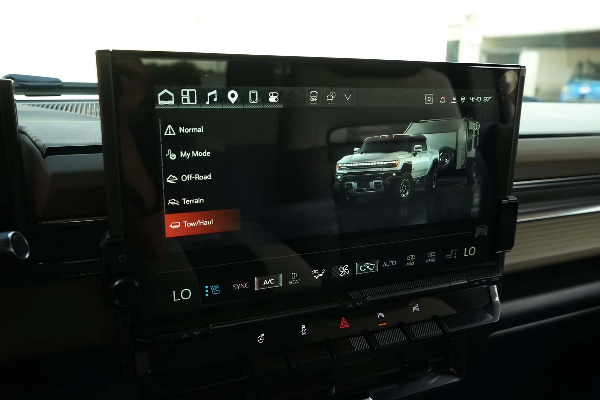 Used 2026 GMC Hummer EV 4x4 Crew Cab w/ LPO, Dark Essentials Package image 10
