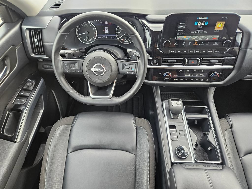 Used 2025 Nissan Pathfinder SL AWD/4WD image 32