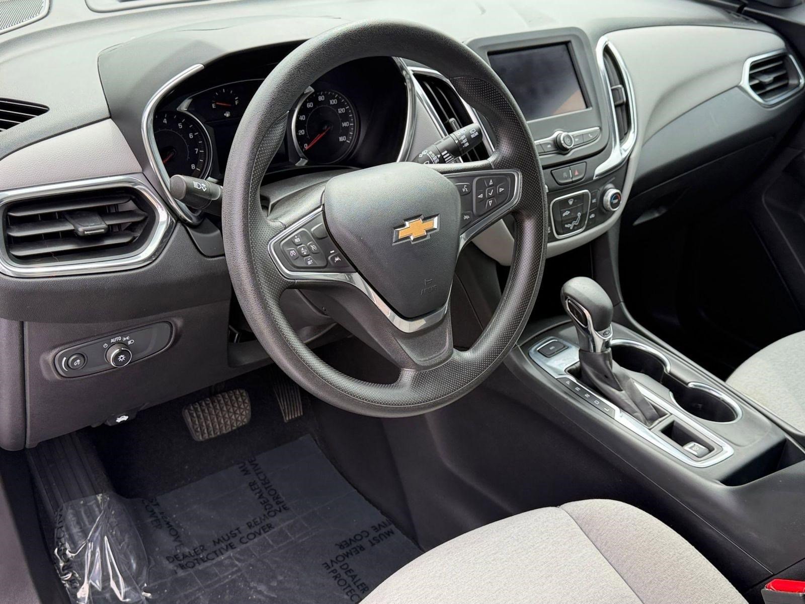 Used 2022 Chevrolet Equinox LS w/ LS Convenience Package image 4