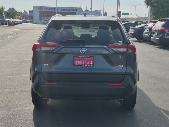 Used 2025 Toyota RAV4 XLE FWD image 9