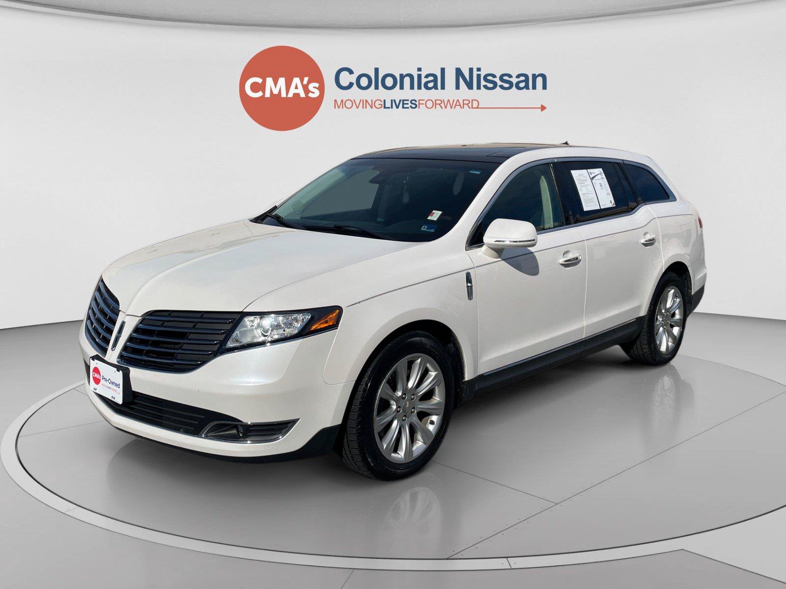 Used 2018 Lincoln MKT AWD image 1