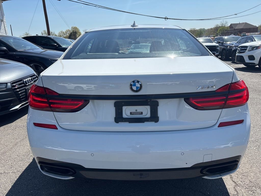 Used 2019 BMW 750i w/ Executive Package image 5
