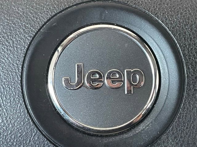 Used 2016 Jeep Cherokee Trailhawk w/ Comfort/Convenience Group image 11