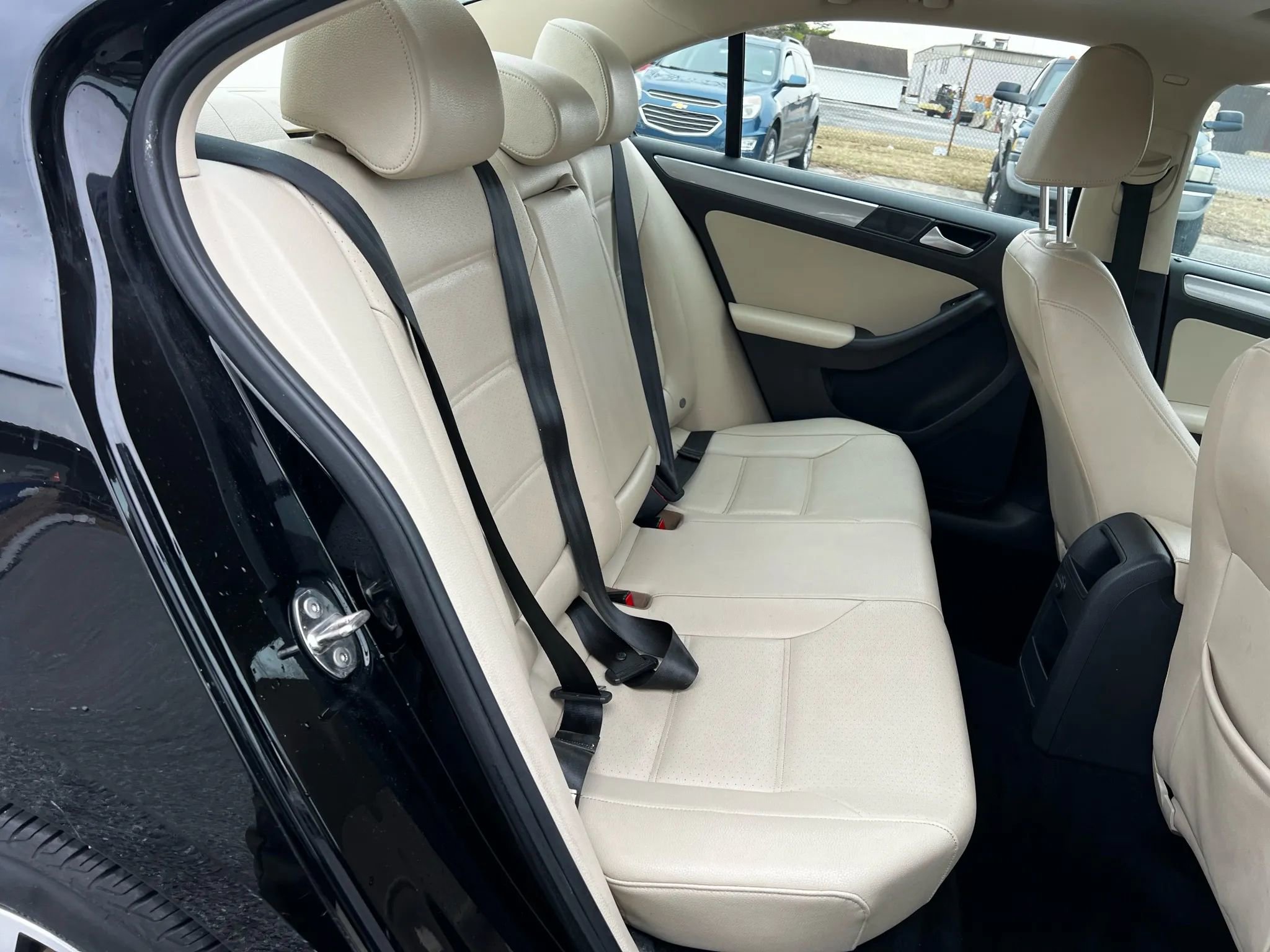 Used 2017 Volkswagen Jetta SE image 16