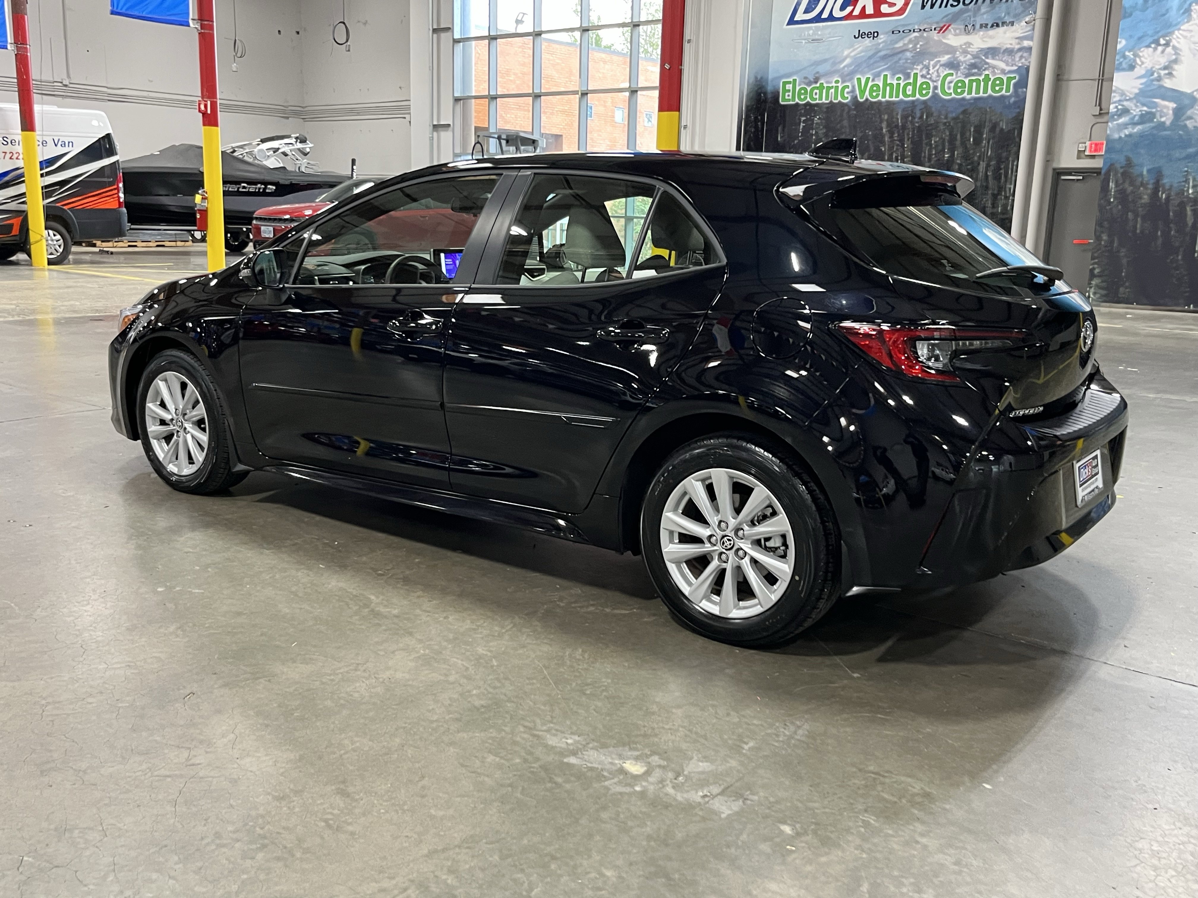 Used 2024 Toyota Corolla SE FWD image 3