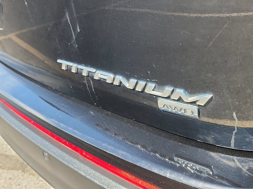 Used 2018 Ford Edge Titanium w/ Equipment Group 301A AWD/4WD image 14